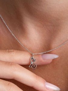 Lodie Silver Srebrny naszyjnik z zawieszką - dł. 42 cm rozmiar: onesize. Szare naszyjniki Lodie Silver, z cyrkonią, srebrne. Za 65,99 zł.