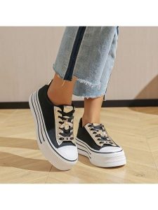 Lov'it Sneakersy w kolorze czarnym rozmiar: 41. Czarne trampki Lov'it, bez wzorów, bez zapięcia. Za 86,99 zł.