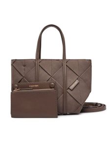 Calvin Klein Torebka Woven Sueded Mini Tote Crossbody LV04F3696G Brązowy. Brązowe torebki klasyczne Calvin Klein, bez wzorów, ze skóry, bez dodatków. Za 489,99 zł.
