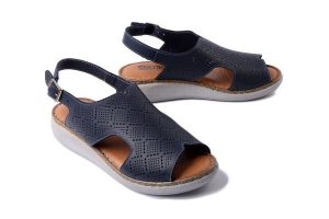 ARTIKER RELAKS 56C2523 granatowy, sandały damskie. Niebieskie sandały Artiker Relaks, bez wzorów, bez obcasa, bez zapięcia. Za 167,93 zł.