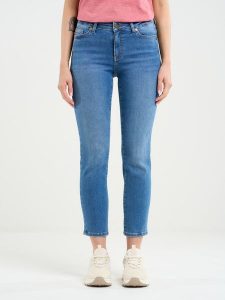 Jeansy damskie z krótką nogawką niebieskie Adela Cropped 332. Niebieskie jeansy Big Star, z jeansu. W wyprzedaży za 249,99 zł.