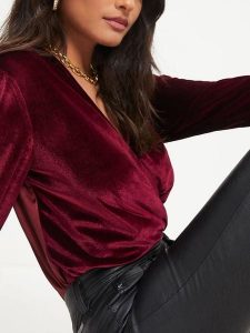 LA Angels Bluzka w kolorze czerwonym rozmiar: M. Czerwone bluzki LA Angels, m, bez wzorów, bez kołnierzyka, bez ramiączek. Za 113,99 zł.