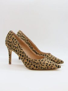 Bellucci Czółenka w kolorze beżowo-czarnym rozmiar: 40. Brązowe czółenka Bellucci, bez wzorów, bez obcasa, na szpilce, bez zapięcia. Za 100,99 zł.