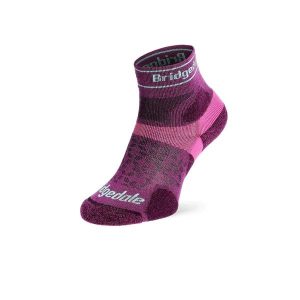Skarpety do biegania Bridgedale UL T2 MERINO 3/4 LD. Czerwone skarpetki Bridgedale, bez wzorów, z elastanu. Za 91,99 zł.