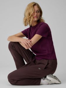 4F Spodnie dresowe damskie - brązowe L. Brązowe spodnie dresowe 4f, l, bez wzorów, z dresówki. Za 129,99 zł.