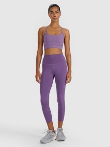 4F Legginsy treningowe 7/8 z wysokim stanem damskie - fioletowe XL. Czerwone legginsy 4f, bez wzorów, z dzianiny, z podwyższonym stanem. Za 119,99 zł.