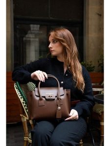 Victor & Hugo Paris Skórzana torebka "Jany" w kolorze brązowym - 25 x 19 x 7 cm rozmiar: onesize. Brązowe torebki klasyczne Victor & Hugo Paris, bez wzorów, z materiału, przez ramię, bez dodatków. Za 347,99 zł.