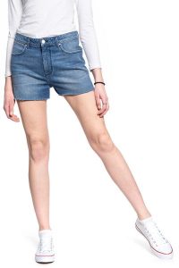 DAMSKIE SHORTY JEANSOWE WRANGLER BOYFRIEND SHORT WORN BLUE W22KKN079 112127818. Niebieskie szorty Wrangler, bez wzorów, z jeansu. Za 149,99 zł.
