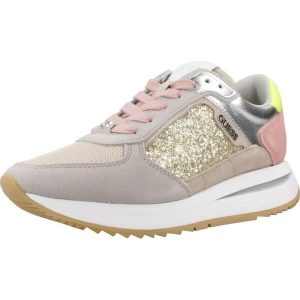 Buty GUESS FLPE2G LEM12 Beżowy. Brązowe buty trekkingowe Guess, z tkaniny, bez zapięcia. Za 540,99 zł.