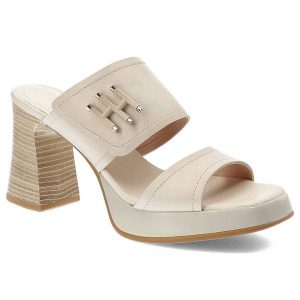 Beżowe Klapki Hispanitas Eleganckie Buty Damskie. Brązowe klapki Hispanitas, bez wzorów, bez obcasa, na obcasie. Za 489,00 zł.