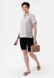 Szorty jeansowe, Slim Fit, E-NEDA. Czarne szorty Volcano, bez wzorów, z bawełny, klasyczne. Za 149,99 zł.