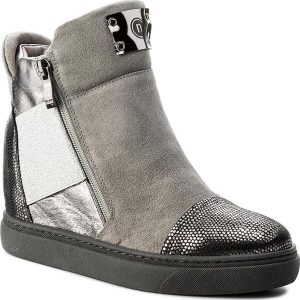 Sneakersy NESSI - 17301 Szary. Czółenka marki Nessi. W wyprzedaży za 269,00 zł.