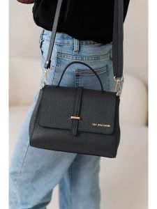 Lia Biassoni Skórzana torebka w kolorze czarnym - 23 x 19 x 12 cm rozmiar: onesize. Czarne torebki klasyczne Lia Biassoni, bez wzorów, z materiału, przez ramię, bez dodatków. Za 282,99 zł.