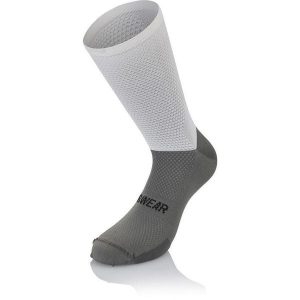 Skarpetki Mb Wear Pro Graphene. Szare skarpetki MB WEAR, bez wzorów. Za 164,50 zł.