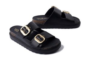 YOKONO TUNEZ-130 VAQ NEGRO, klapki damskie. Czarne klapki Yokono, bez wzorów, bez obcasa, na płaskiej podeszwie. Za 289,90 zł.