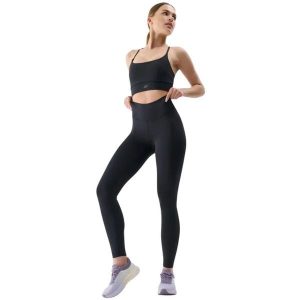 Legginsy fitness z wysokim stanem i kieszenią damskie. Czarne legginsy 4f, bez wzorów, z dzianiny, z podwyższonym stanem, długie. Za 129,99 zł.