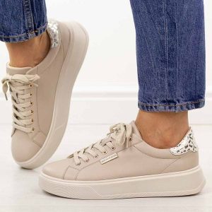 Beżowe skórzane półbuty damskie na platformie Potocki 19398. Brązowe półbuty POTOCKI, na jesień, bez wzorów, z jeansu, z okrągłym noskiem, bez obcasa, na platformie, bez zapięcia. Za 229,00 zł.