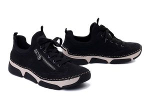 RIEKER 45973-00 black, półbuty damskie. Czarne półbuty Rieker, bez wzorów, bez obcasa, bez zapięcia. Za 359,90 zł.