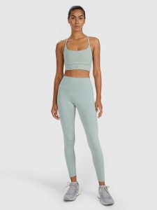 4F Legginsy treningowe szybkoschnące damskie - zielone L. Zielone legginsy 4f, bez wzorów, z dzianiny, z podwyższonym stanem. Za 119,99 zł.