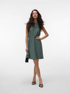 Vero Moda Sukienka w kolorze zielonym rozmiar: XS. Zielone sukienki Vero Moda, xs, bez wzorów, z koronki, bez kołnierzyka, bez ramiączek, mini. Za 78,84 zł.