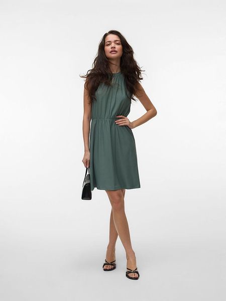 Vero Moda Sukienka w kolorze zielonym rozmiar: M. Zielone sukienki Vero Moda, m, bez wzorów, z koronki, bez kołnierzyka, bez ramiączek, mini. Za 119,68 zł.