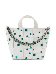 Desigual Torebka 24SAXP60 Biały. Białe torebki klasyczne Desigual, bez wzorów, ze skóry, bez dodatków. Za 379,99 zł.