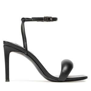 Sandały Steve Madden. Czarne sandały Steve Madden, bez wzorów, bez obcasa, na szpilce, bez zapięcia. Za 329,99 zł.