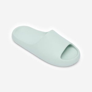 Klapki basenowe Nabaiji 500 Style. Niebieskie klapki NABAIJI, bez wzorów, z materiału, bez obcasa. Za 59,99 zł.