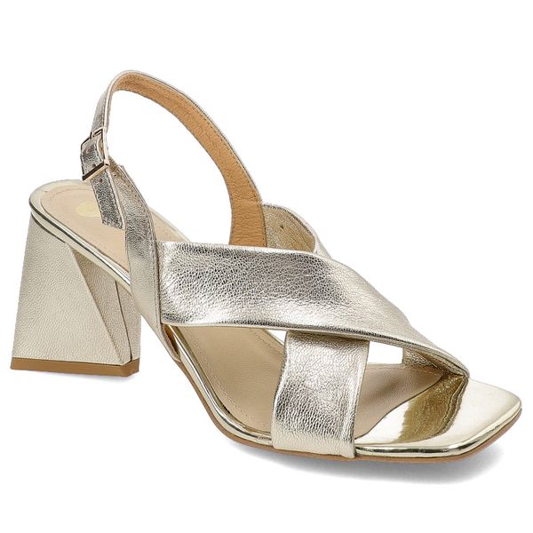 Złote Sandały Armodo Eleganckie Obuwie Na Stylowym Obcasie. Żółte sandały Armodo, bez wzorów, ze skóry, bez obcasa, na obcasie, bez zapięcia. Za 269,00 zł.