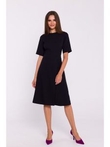 Stylove Sukienka w kolorze czarnym rozmiar: XXL. Czarne sukienki Stylove, xxl, bez wzorów, bez kołnierzyka, bez ramiączek, midi. Za 202,03 zł.