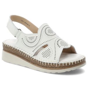 Sandały damskie S.Barski, cholewka ze skóry naturalnej licowej z perforacją z zapięciem na rzep, białe, GR61-5916. Białe sandały S.BARSKI, w ażurowe wzory, ze skóry, bez obcasa, na koturnie, bez zapięcia. Za 189,00 zł.