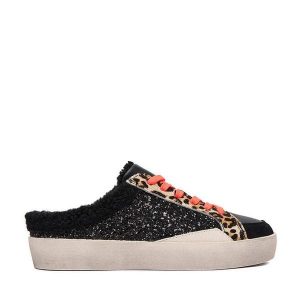 Klapki Eva Minge. Czarne klapki Eva Minge, bez wzorów, bez obcasa. Za 379,99 zł.