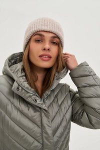 Czapka z dodatkiem wełny beżowa. Brązowe czapki MOODO, bez wzorów, z elastanu. Za 49,99 zł.