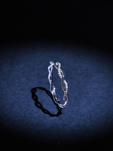 DIAMANTA Złoty pierścionek "Entrotillement" z diamentami rozmiar: 56. Szare pierścionki DIAMANTA, z diamentem, złote. Za 1 024,99 zł.