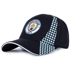 Czapka Manchester City - licencjonowana Champions League. Niebieskie czapki MANCHESTER CITY, bez wzorów, z poliesteru, klasyczne. Za 139,00 zł.