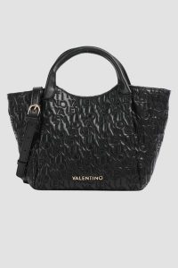 VALENTINO Czarna torebka damska Dram Shopping. Czarne shopper bag Valentino by Mario Valentino, bez wzorów, ze skóry ekologicznej, bez dodatków. W wyprzedaży za 539,99 zł.