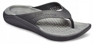 Japonki Dla Dorosłych Crocs Literide Flip. Czarne klapki Crocs, bez wzorów, z materiału, bez obcasa. Za 139,99 zł.