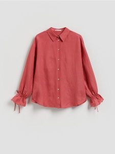 Koszula z lnem - intenstywna czerwień. Czerwone koszule Reserved, l, bez wzorów, z tkaniny, bez kołnierzyka, bez ramiączek. Za 129,99 zł.