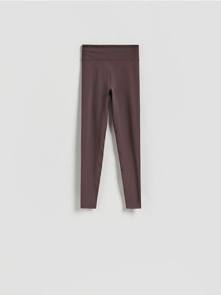Gładkie legginsy - brązowy. Brązowe legginsy Reserved, bez wzorów, z dzianiny. Za 89,99 zł.