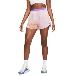 Odzież Nike. Czerwona szorty Nike, bez wzorów. Za 312,99 zł.