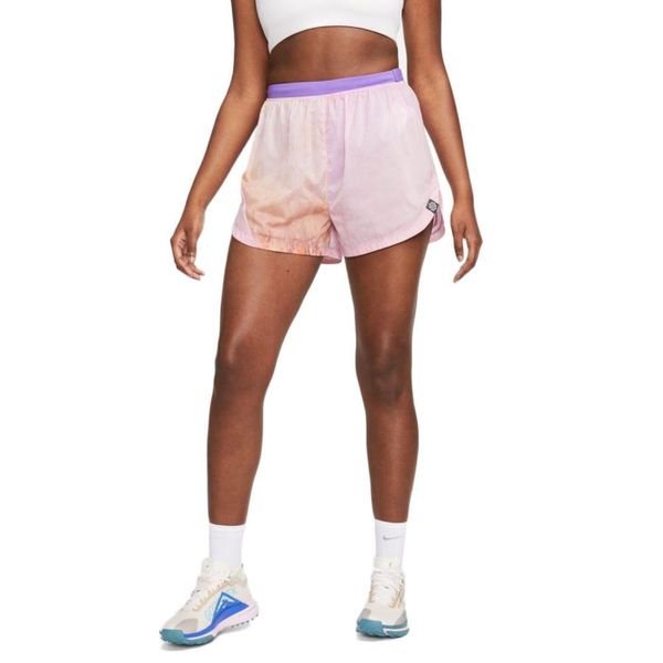 Odzież Nike. Czerwona szorty Nike, bez wzorów. Za 269,99 zł.