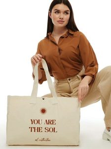 MORI Shopper bag w kolorze kremowym - 50 x 36 x 12 cm rozmiar: onesize. Brązowe shopper bag MORI, bez wzorów, z materiału, na ramię, bez dodatków. Za 56,99 zł.