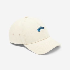 Skaterska czapka z panelami Roos Zwetsloot niebarwiona. Białe czapki DECATHLON, bez wzorów, z bawełny, sportowe. W wyprzedaży za 34,99 zł.