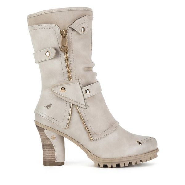 Botki Mustang. Brązowe botki Mustang, bez wzorów, bez obcasa, na słupku, bez zapięcia. Za 289,99 zł.