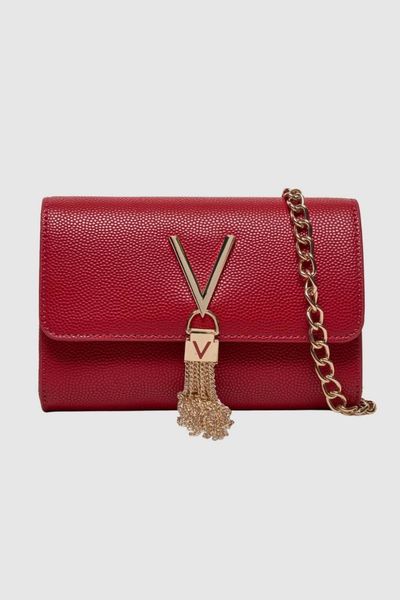 VALENTINO Mała czerwona kopertówka Divina Pochette SS26. Czerwone torebki klasyczne Valentino by Mario Valentino, bez wzorów, małe, bez dodatków. W wyprzedaży za 171,99 zł.