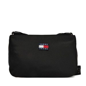 Torebka Tommy Jeans. Czarne torebki klasyczne Tommy Jeans, bez wzorów, z jeansu, bez dodatków. Za 189,99 zł.