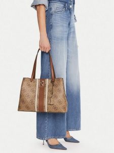 Guess Torebka 178637 Brązowy. Brązowe torebki klasyczne Guess, z aplikacjami, ze skóry, bez dodatków. Za 499,99 zł.