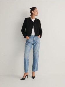 Jednorzędowy żakiet - czarny. Czarne marynarki i żakiety Reserved, l, bez wzorów, z dzianiny. W wyprzedaży za 59,99 zł.