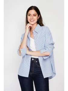 ASSUILI Koszula w kolorze granatowym rozmiar: 36. Niebieskie koszule Assuili, bez wzorów, bez kołnierzyka, bez ramiączek. Za 121,99 zł.