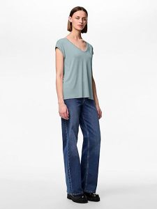 Pieces Koszulka "Kamala" w kolorze błękitnym rozmiar: S. Niebieskie bluzki Pieces, s, bez wzorów, bez kołnierzyka, bez ramiączek. Za 39,58 zł.